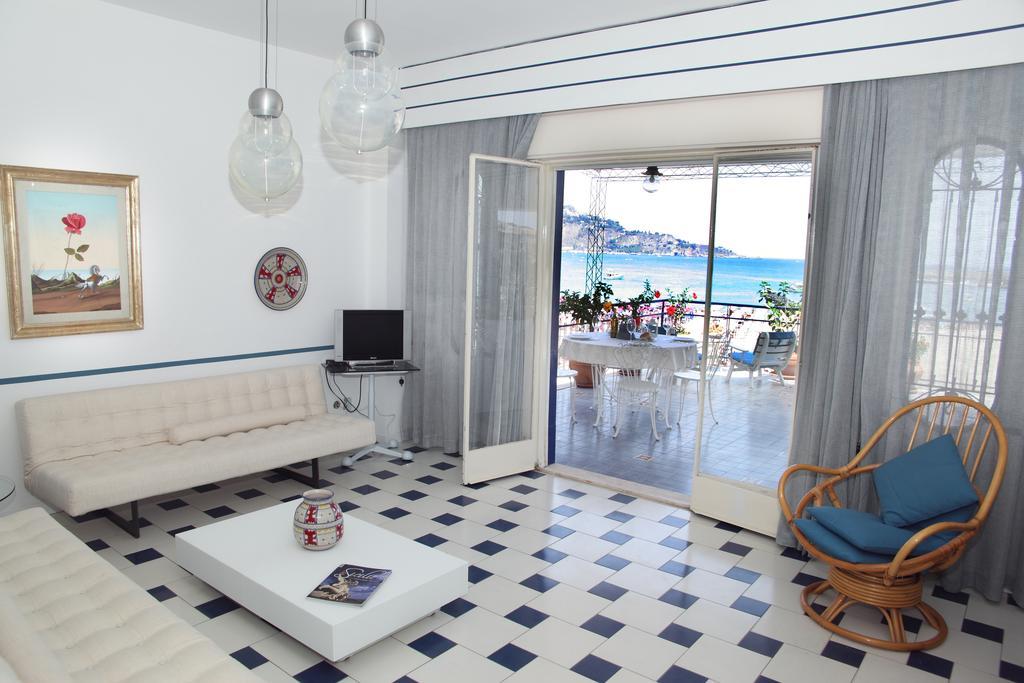 Casa D'A..Mare Apartment Giardini Naxos Ngoại thất bức ảnh